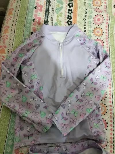 Conjunto de natación infantil con mariposas - miniatura 4