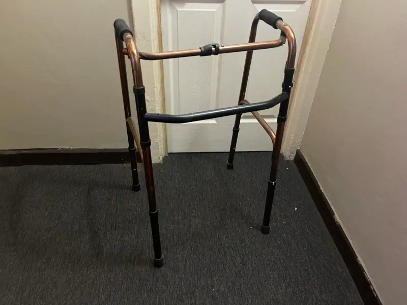 Andador plegable ajustable para adultos - 1