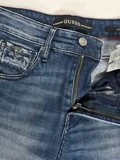 Jeans de mezclilla azul Guess para hombre - miniatura 1