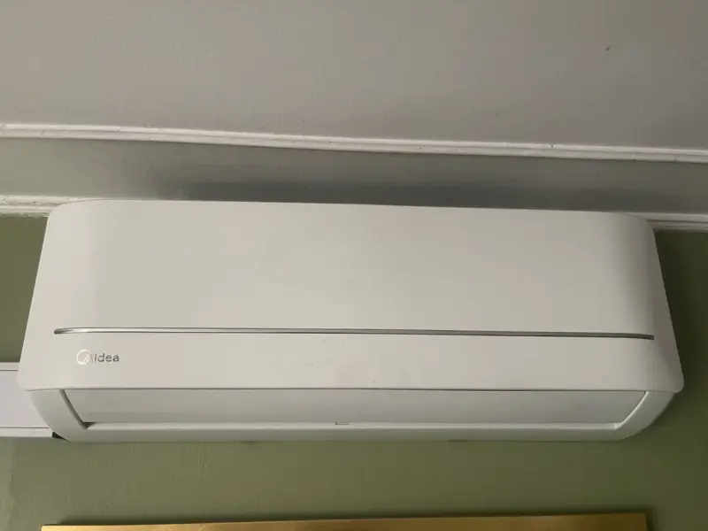Aire acondicionado Midea tipo split 12000 BTU - 1