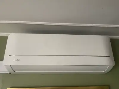 Aire acondicionado Midea tipo split 12000 BTU - miniatura 1