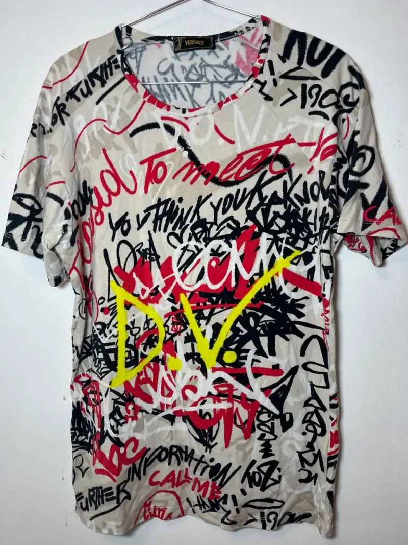 Polera Versace con diseño graffiti multicolor - 1