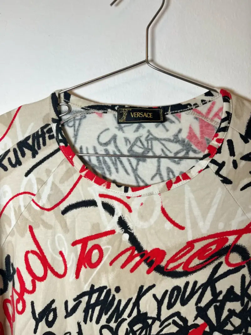 Polera Versace con diseño graffiti multicolor - 2
