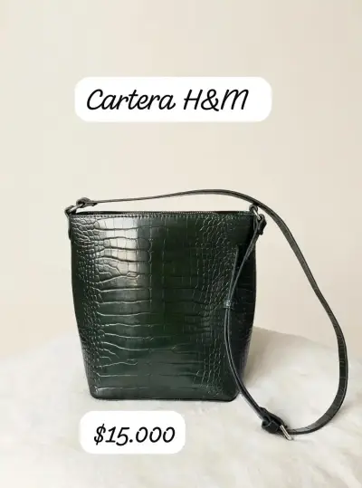 Cartera H&M verde con textura - miniatura 1