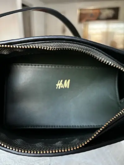 Cartera H&M verde con textura - miniatura 2