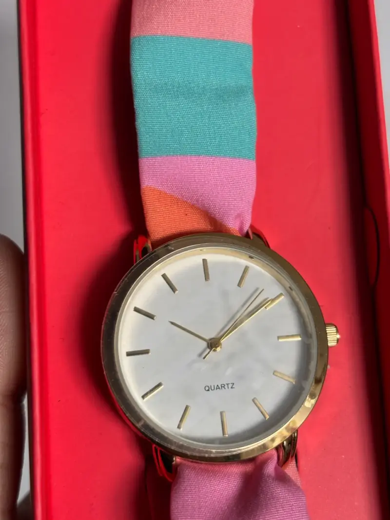 Reloj de pulsera con correa de tela colorida - 1