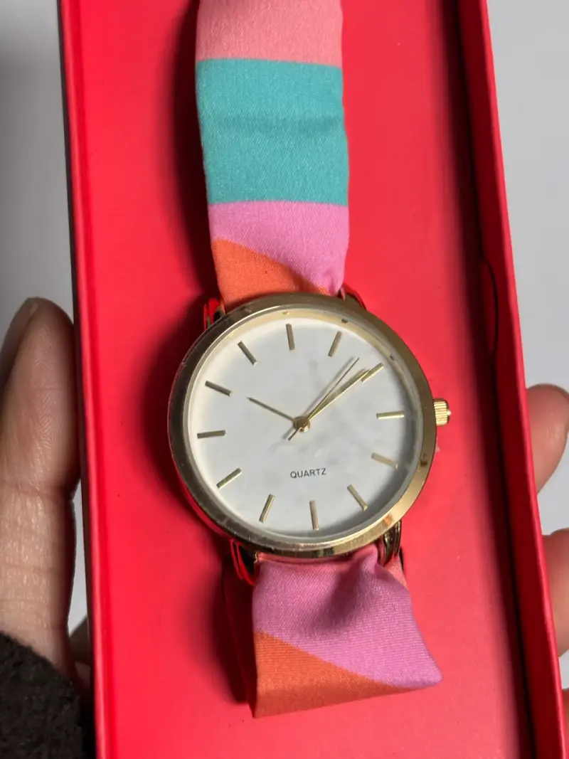 Reloj de pulsera con correa de tela colorida - 2