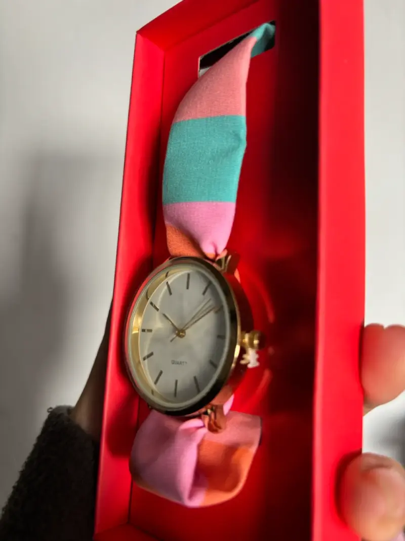 Reloj de pulsera con correa de tela colorida - 3