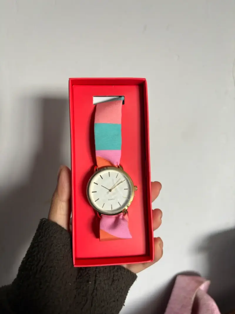Reloj de pulsera con correa de tela colorida - 5