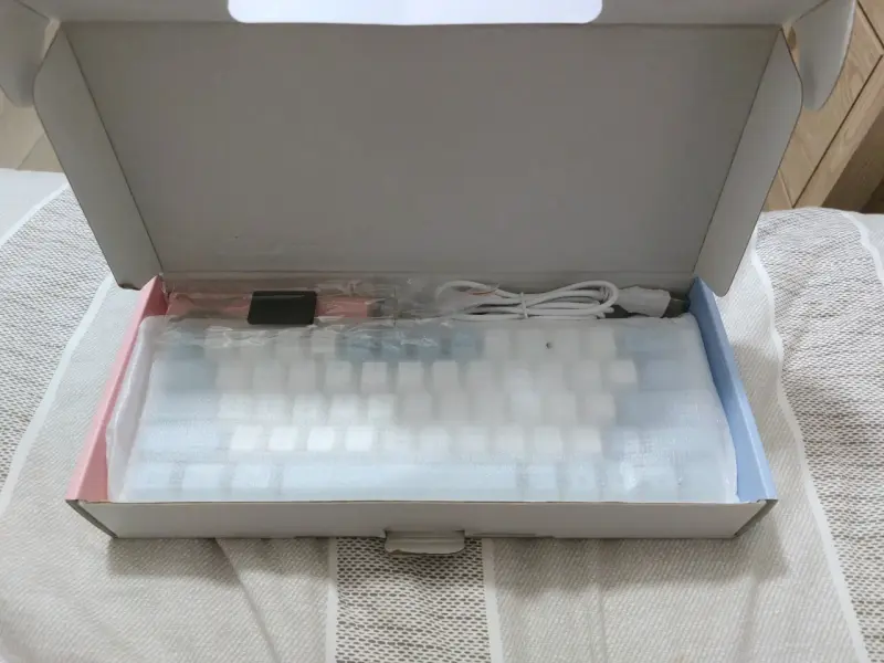 Teclado Mecánico Fantech Atom X63 RGB - 2