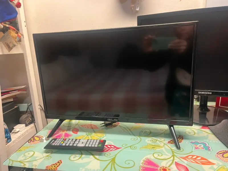Televisor Led y Monitor 24 pulgadas GLC másremoto - 2