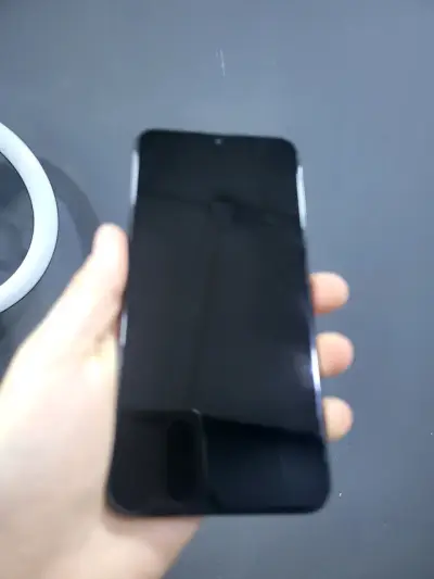 Samsung Galaxy A10s en buen estado - miniatura 2