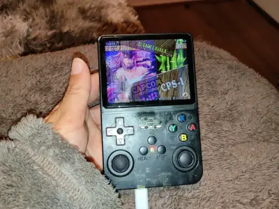 Consola portátil retro con juegos integrados - miniatura 2