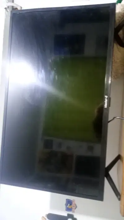 Televisor LED de 32 pulgadas en buen estado - miniatura 2
