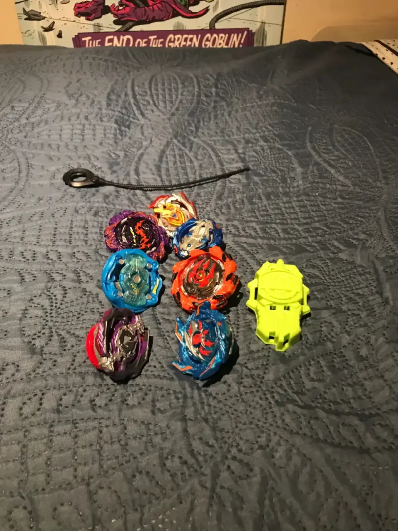 Set de peonzas de combate con lanzador beyblade - 1