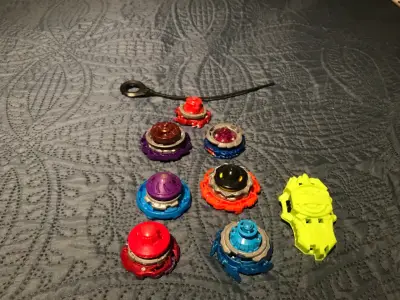 Set de peonzas de combate con lanzador beyblade - miniatura 2