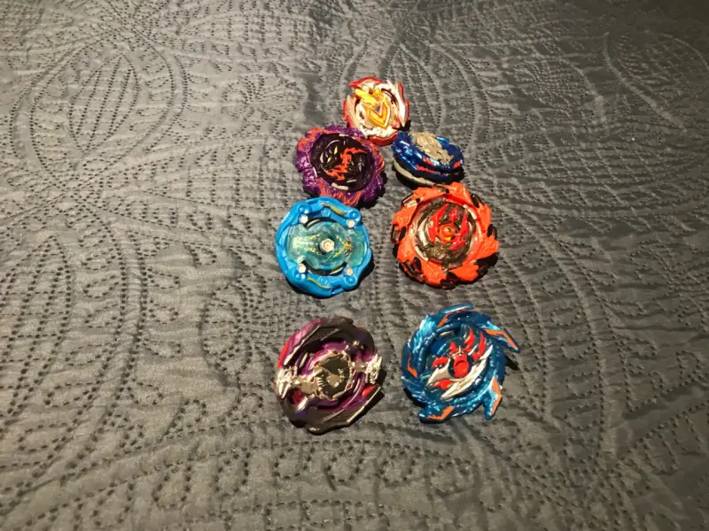 Set de peonzas de combate con lanzador beyblade - 4