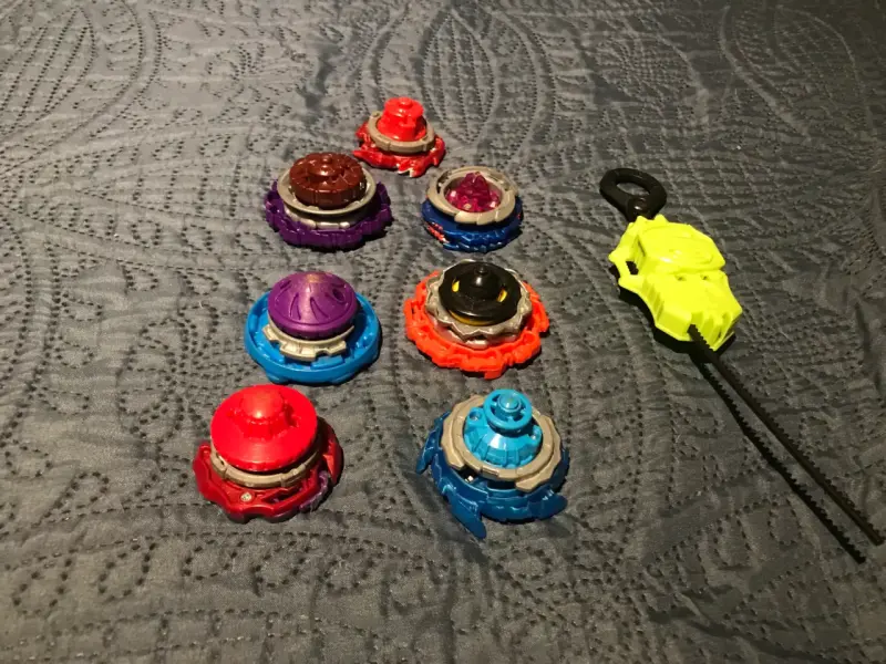 Set de peonzas de combate con lanzador beyblade - 5