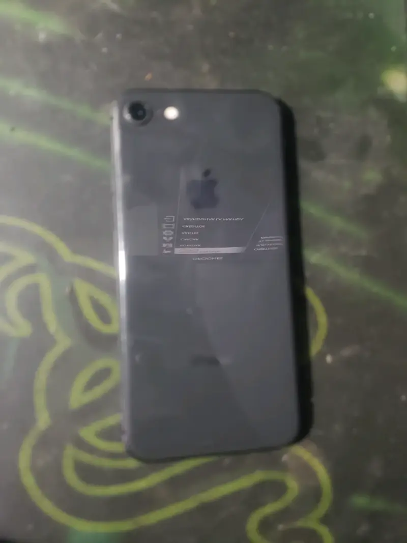 iPhone 8 en buen estado, color negro, 64gb - 2