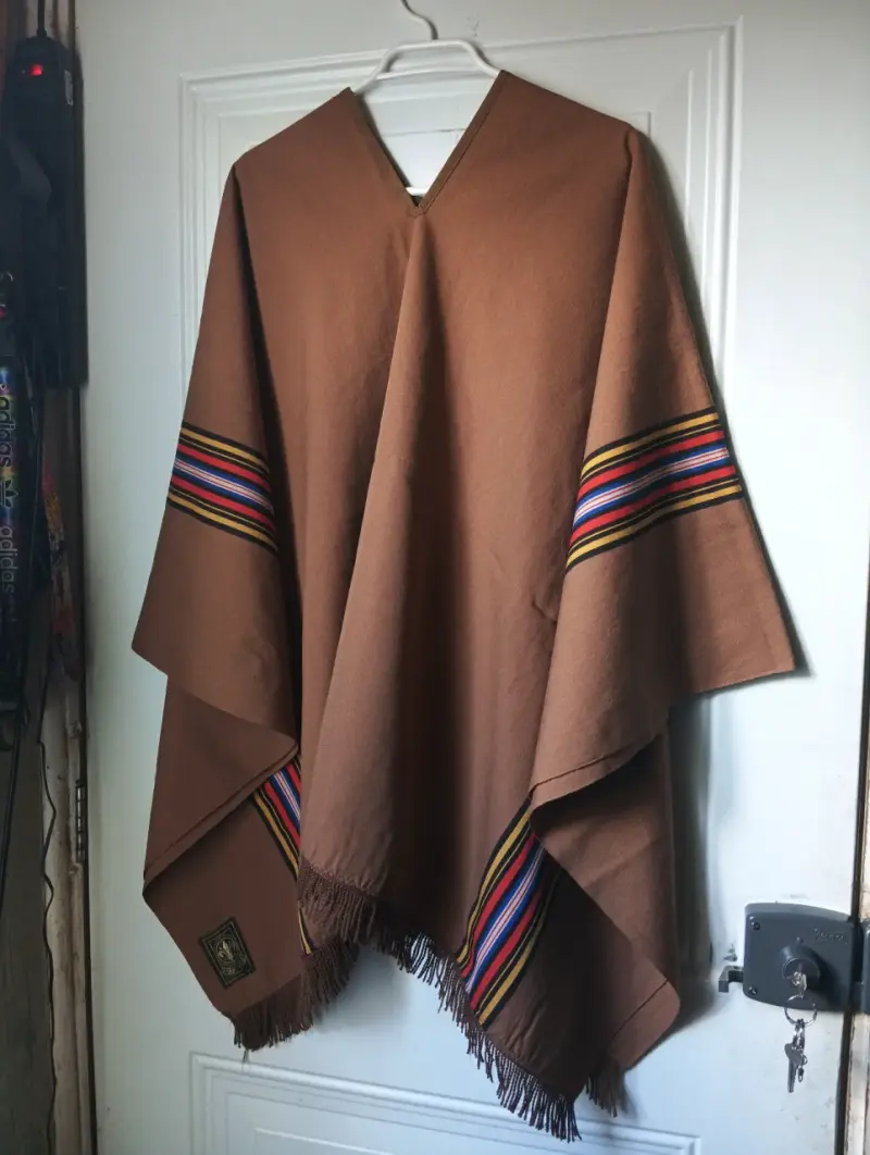 Poncho Fiap-Tome con franjas coloridas - 1