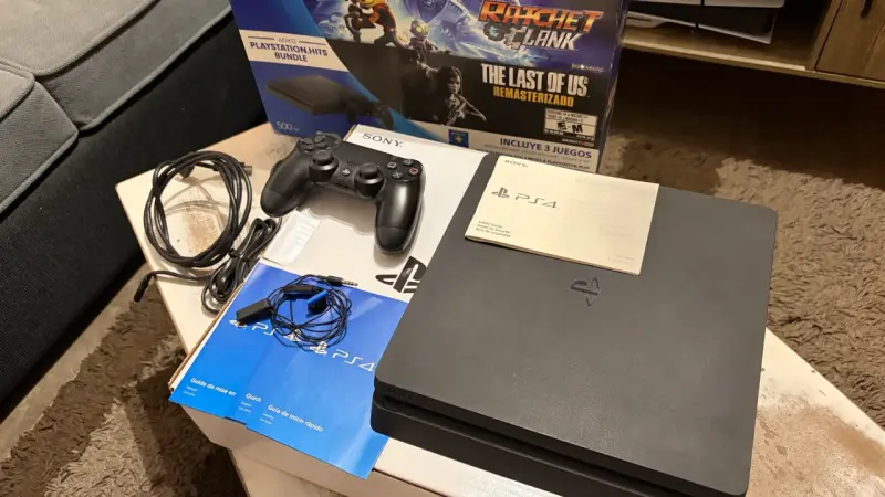 Consola PS4 con juegos y accesorios - 1
