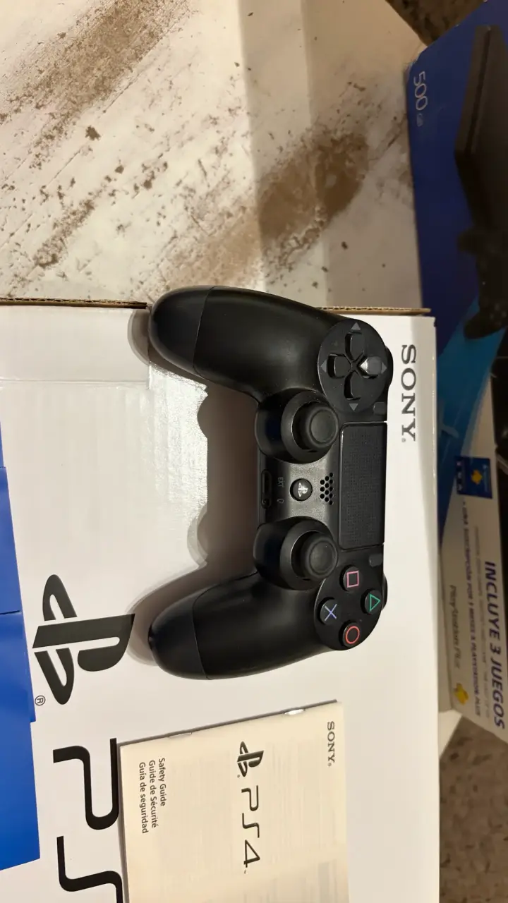 Consola PS4 con juegos y accesorios - 5