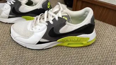 Zapatillas Nike Air Max blancas y negras - miniatura 1