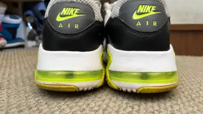 Zapatillas Nike Air Max blancas y negras - miniatura 2