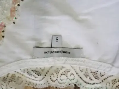 Blusa blanca con encaje y lentejuelas talla S - miniatura 3
