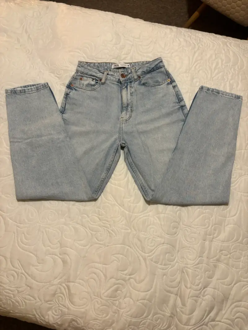 Jeans de azul claro Zara talla 34 estilo mom - 1
