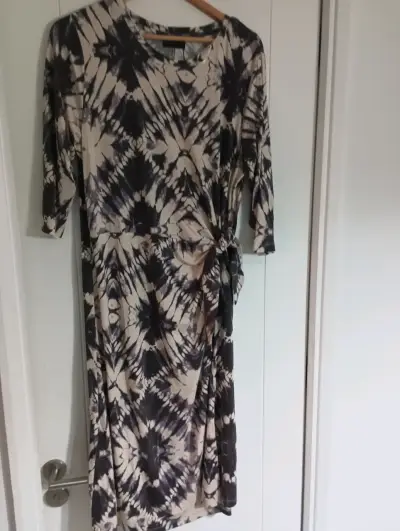 Vestido estampado tie-dye con lazo lateral - miniatura 2