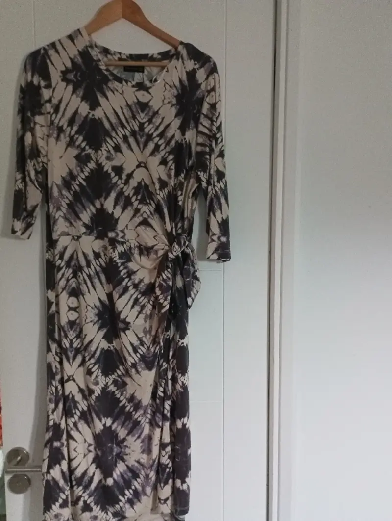 Vestido estampado tie-dye con lazo lateral - 3