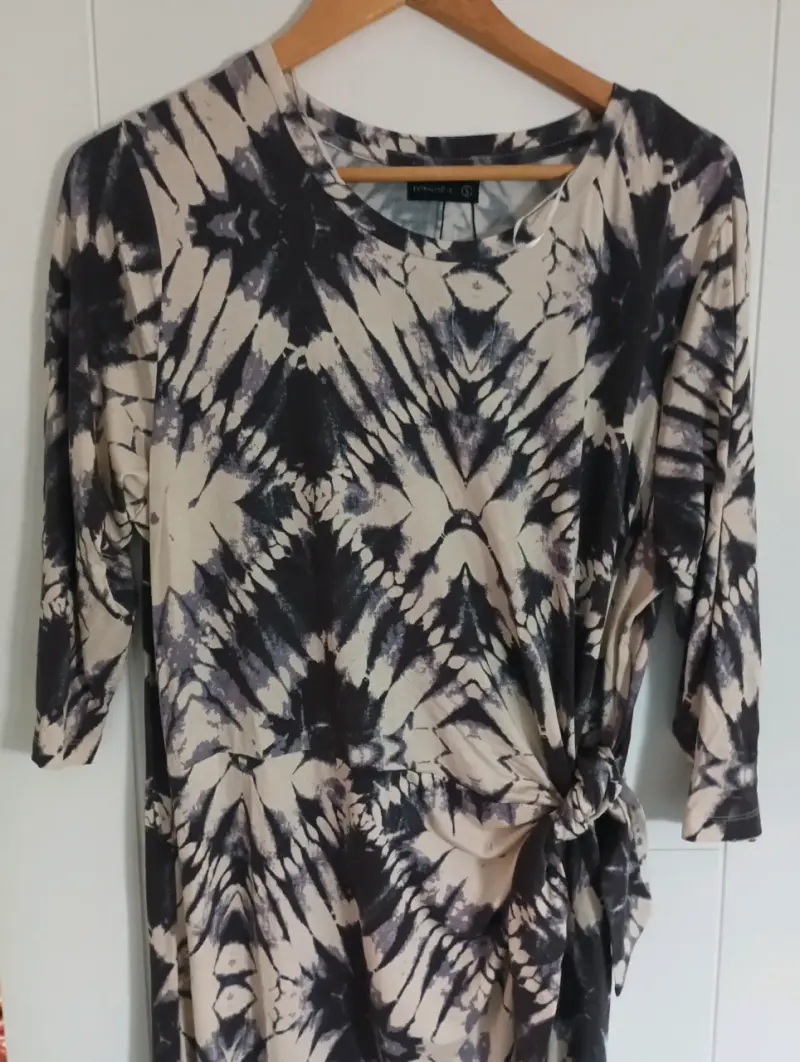 Vestido estampado tie-dye con lazo lateral - 4
