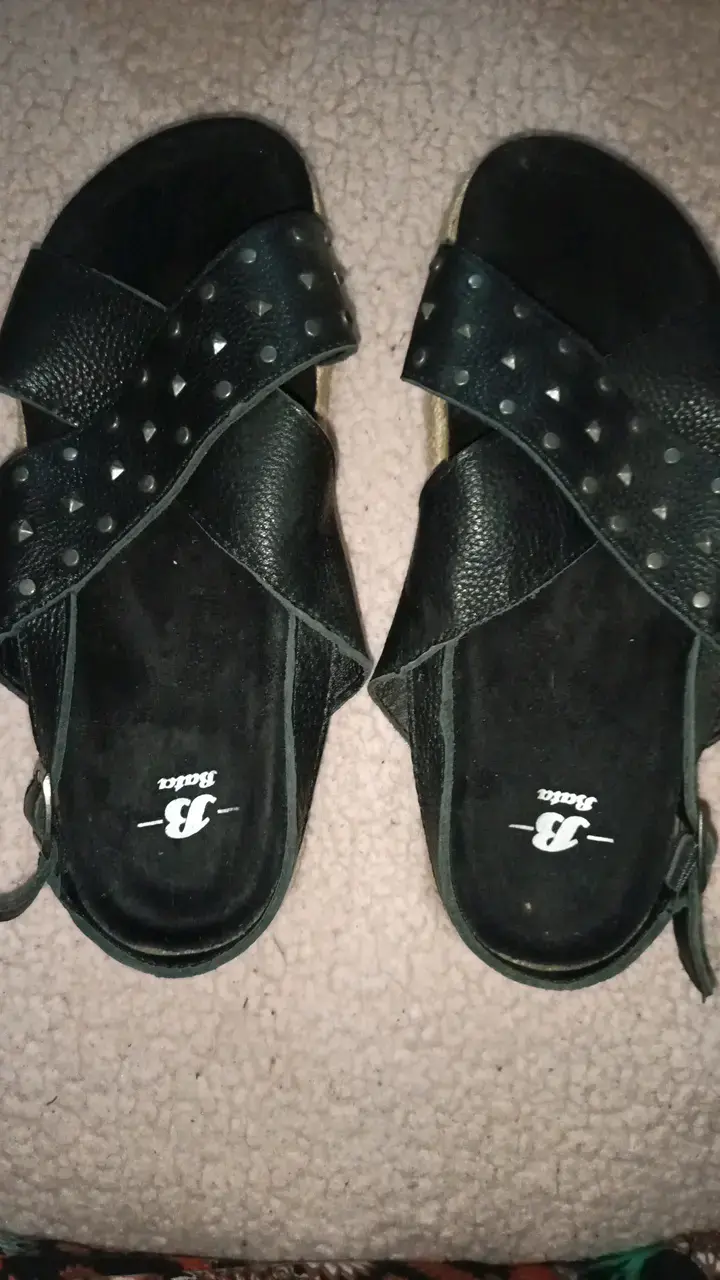 Sandalias negras con tachas para mujer - 1