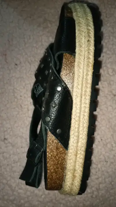 Sandalias negras con tachas para mujer - miniatura 2