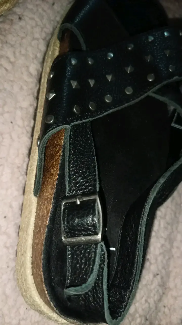 Sandalias negras con tachas para mujer - 4