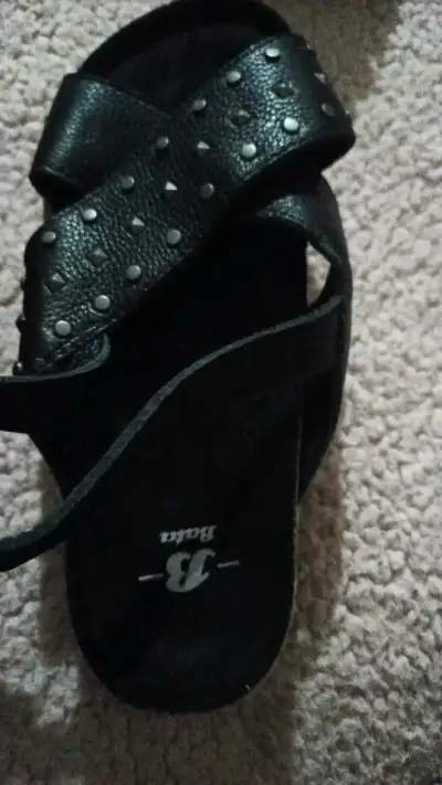 Sandalias negras con tachas para mujer - miniatura 6