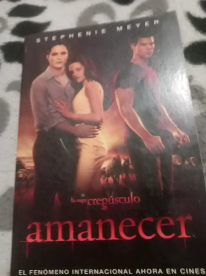 Libro Amanecer de Stephenie Meyer - 1