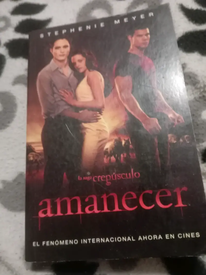 Libro Amanecer de Stephenie Meyer - 2