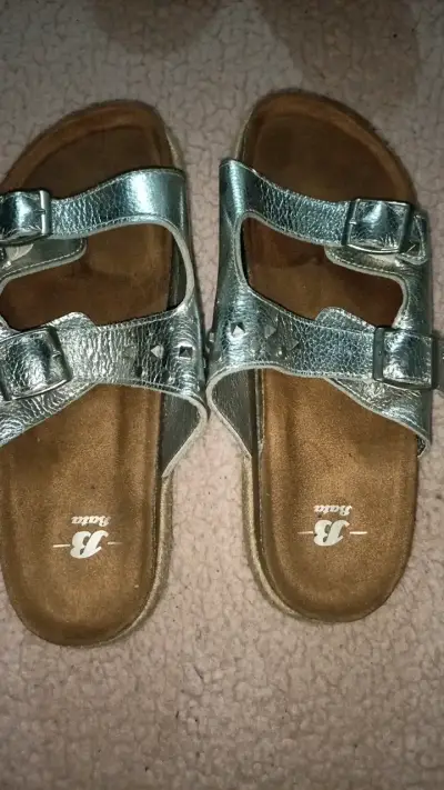 Sandalias plateadas de cuero Bata con plataforma - miniatura 1