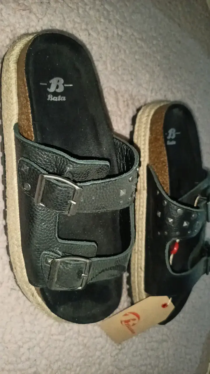 Sandalias negras con hebillas Bata - 2