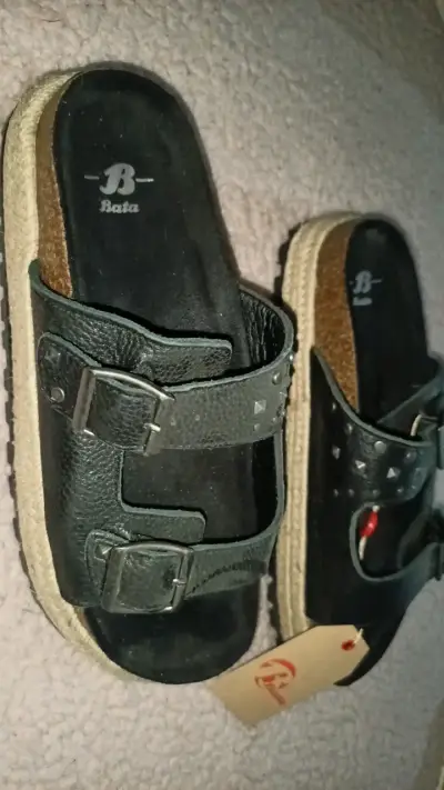 Sandalias negras con hebillas Bata - miniatura 2