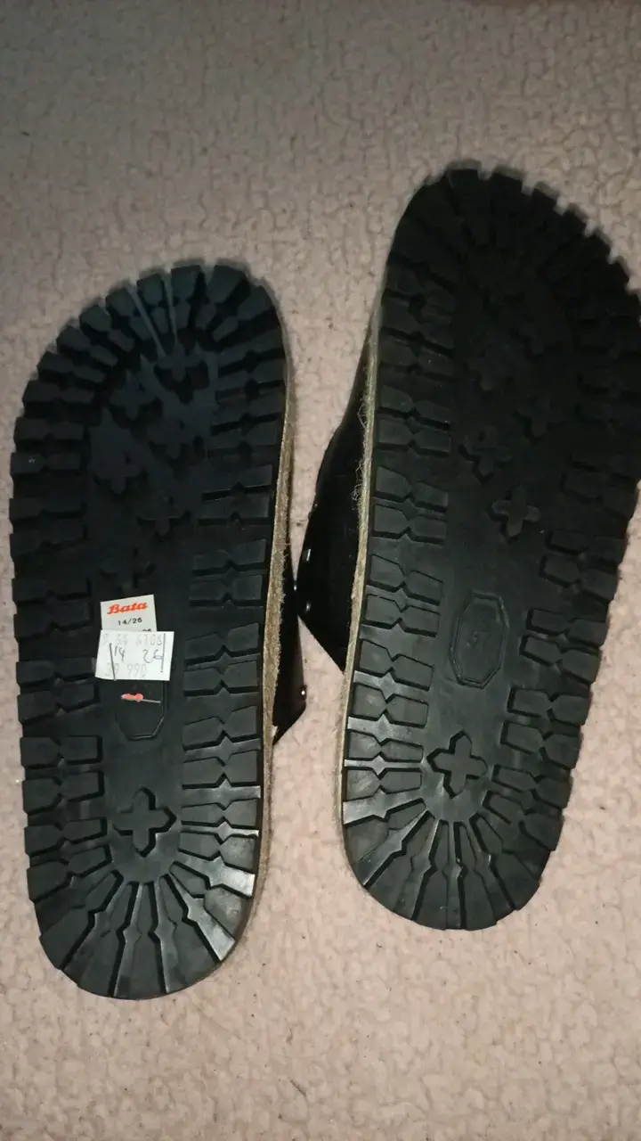 Sandalias negras con hebillas Bata - 3