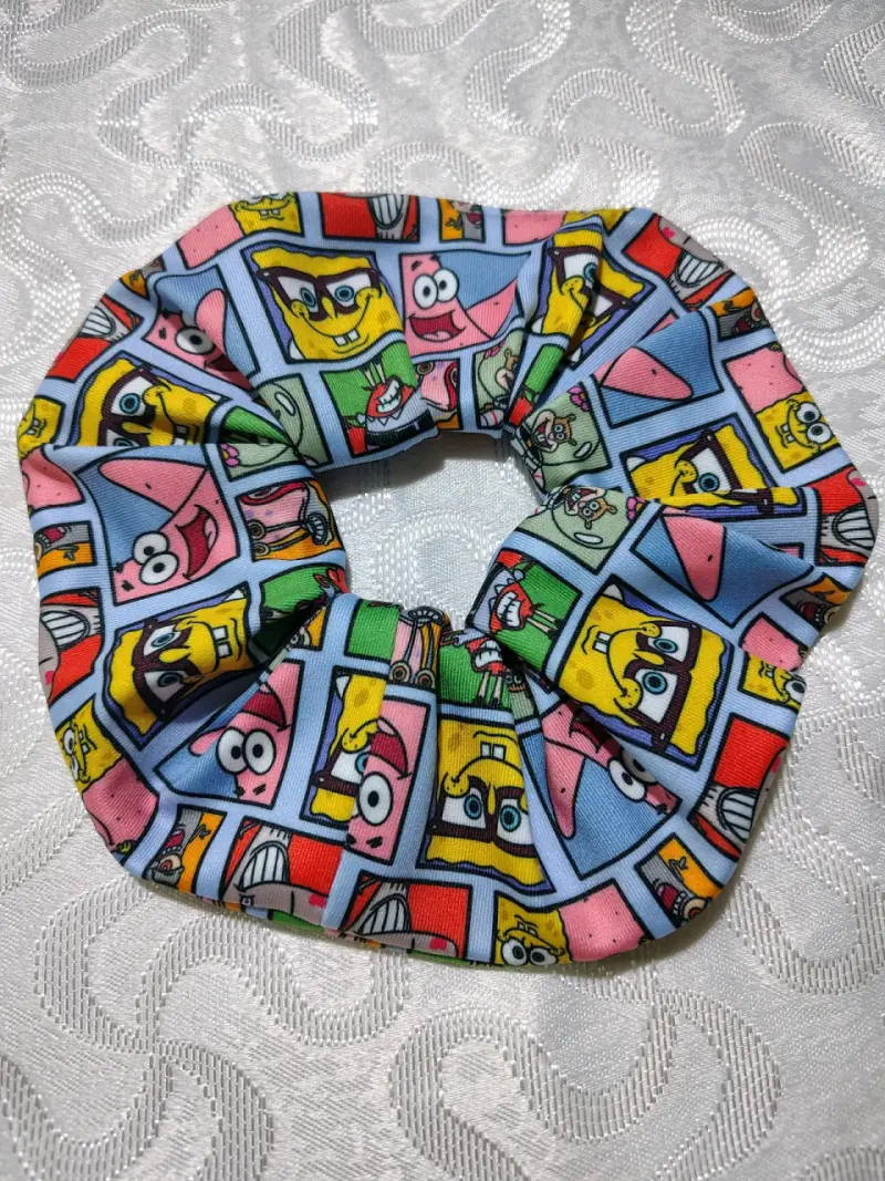 Colección de Scrunchies con Diseños Animados - 3