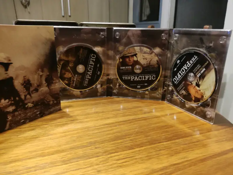 Colección de DVDs The Pacific en caja metálica - 4