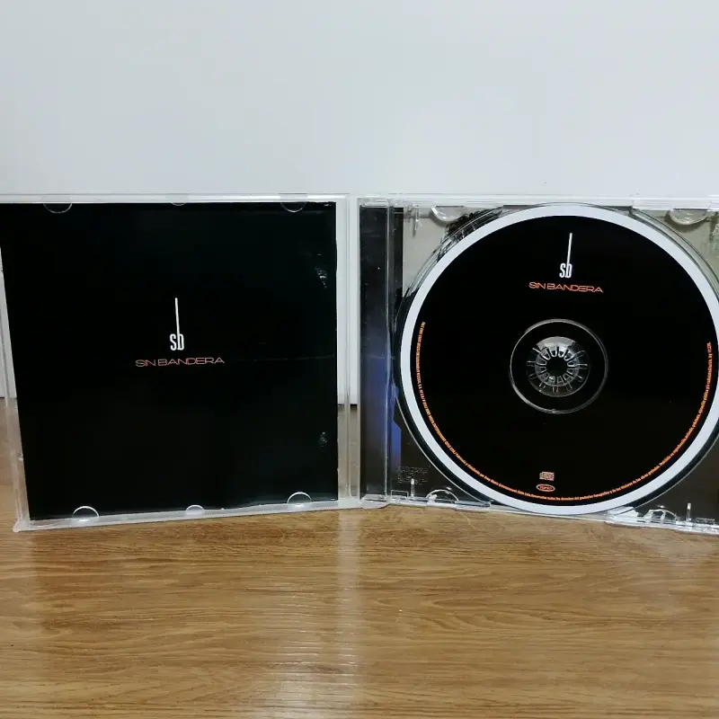 CD Sin Bandera - 3