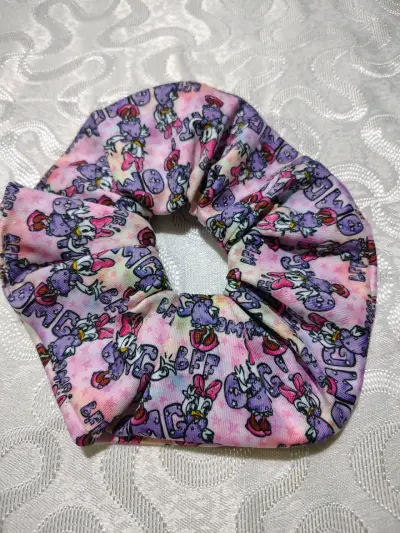 Colección de scrunchies con diseños animados - miniatura 1
