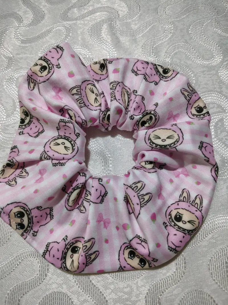 Colección de scrunchies con diseños animados - 2