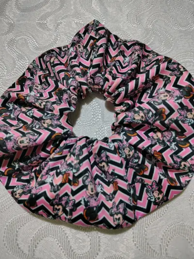 Colección de scrunchies con diseños animados - miniatura 4