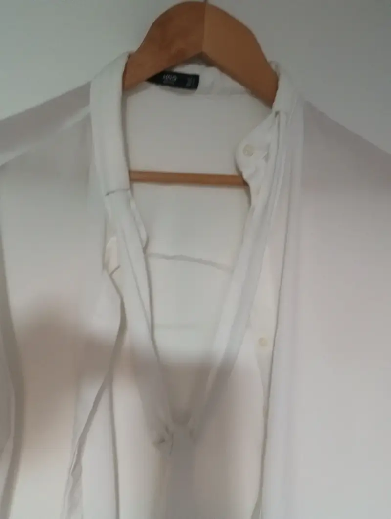 Blusa blanca de manga corta MNG - 3